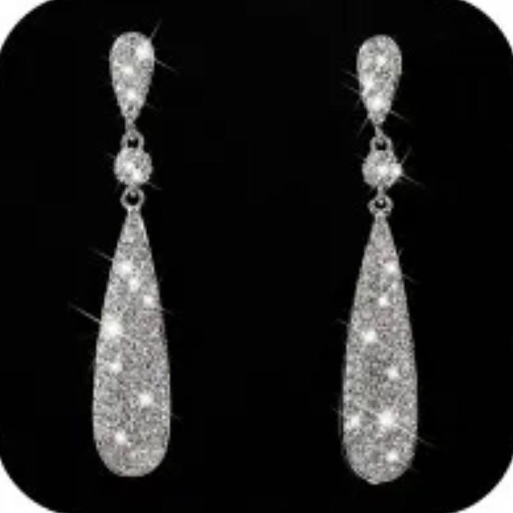 Stuning Silver Sparkling Crystal Drop Dangle Earr… - image 1